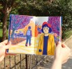 Charlie traverse le Jardin des Plantes, entourée par des feuillages d’automne colorés, l’air préoccupé.